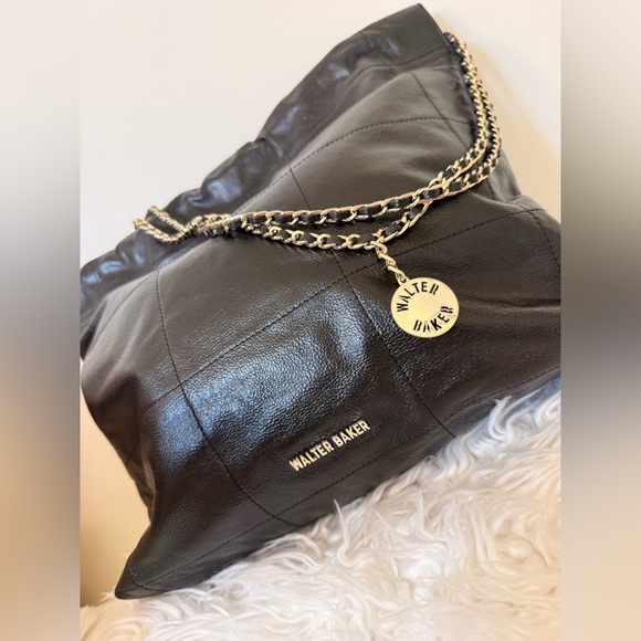 Walter Baker Black Genuine Leather Shoulder Bag with Gold Chain - Picture 2 of 9